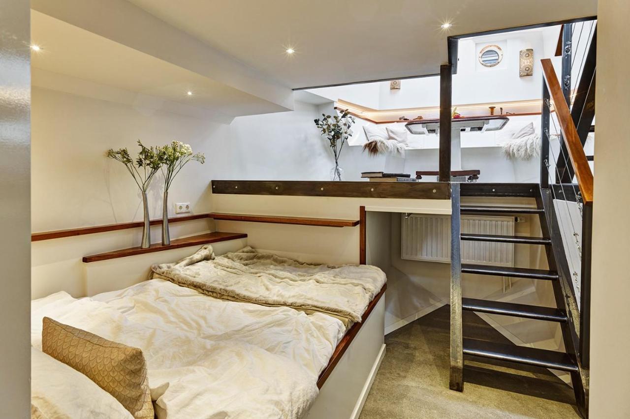 A304 Romantic Seaship In Top Center Amsterdam Exteriér fotografie